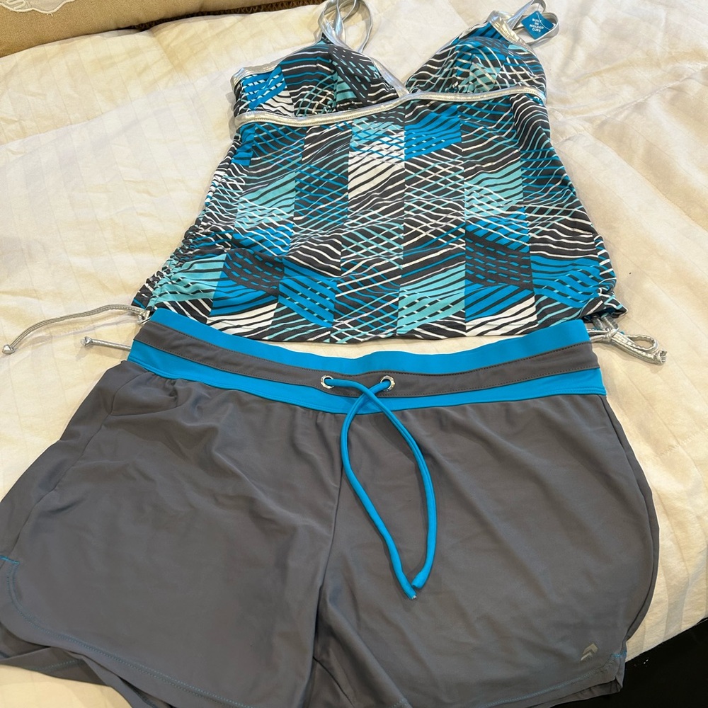 Free Country Tankini Swimsuit. NWT. Size Large.